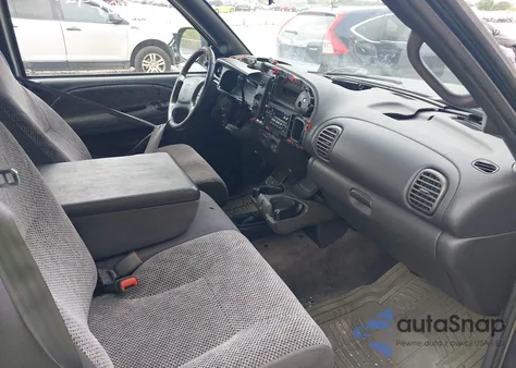 2001 Dodge Ram 1500 St z USA, uszkodzony, nr VIN 3B7HF13Y01M555876